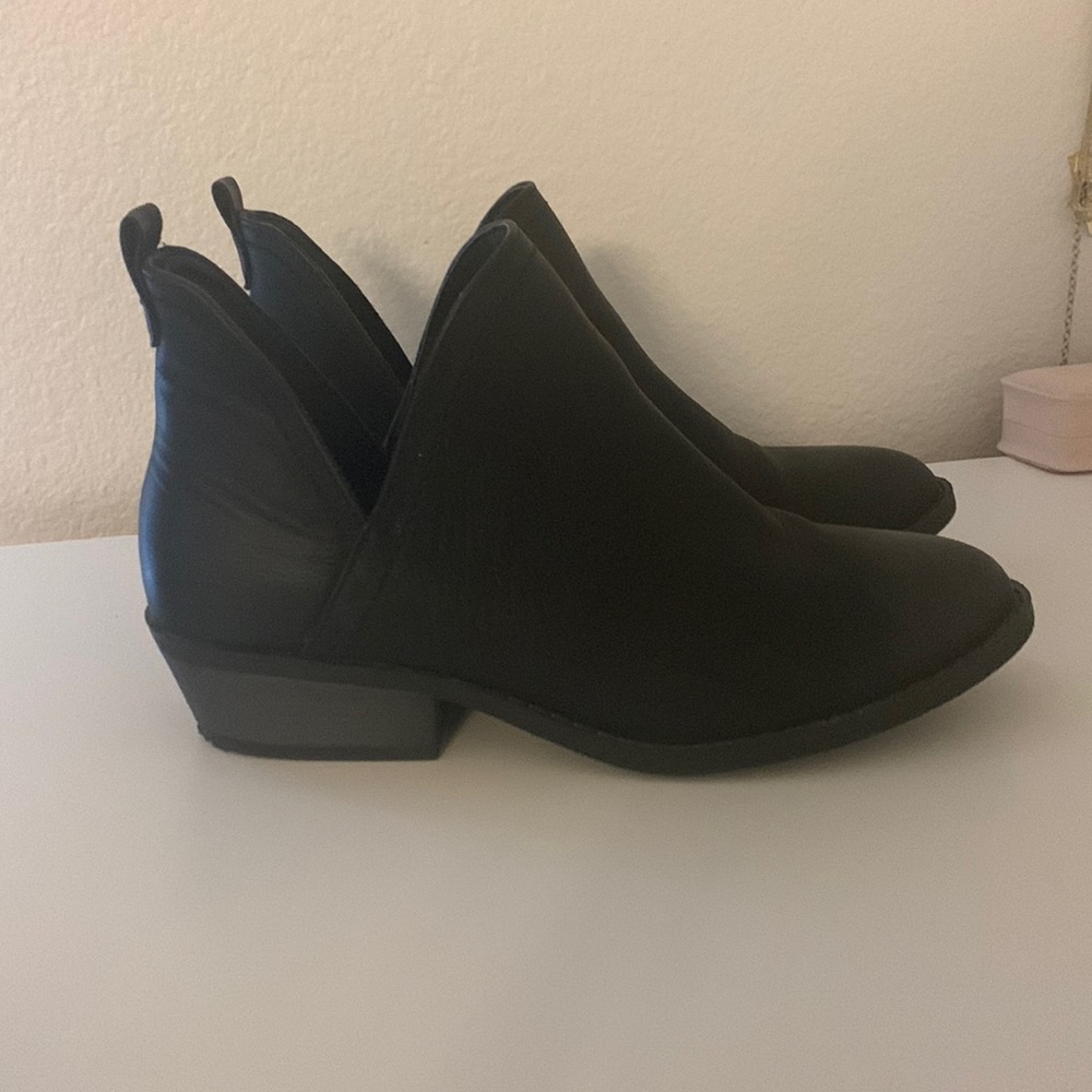 Universal thread leather booties
